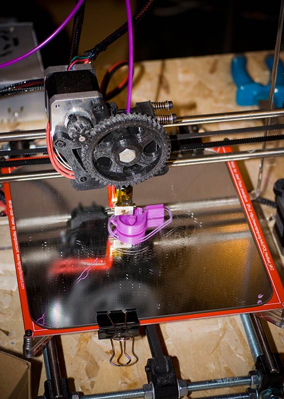 Impresora 3D creando una pieza